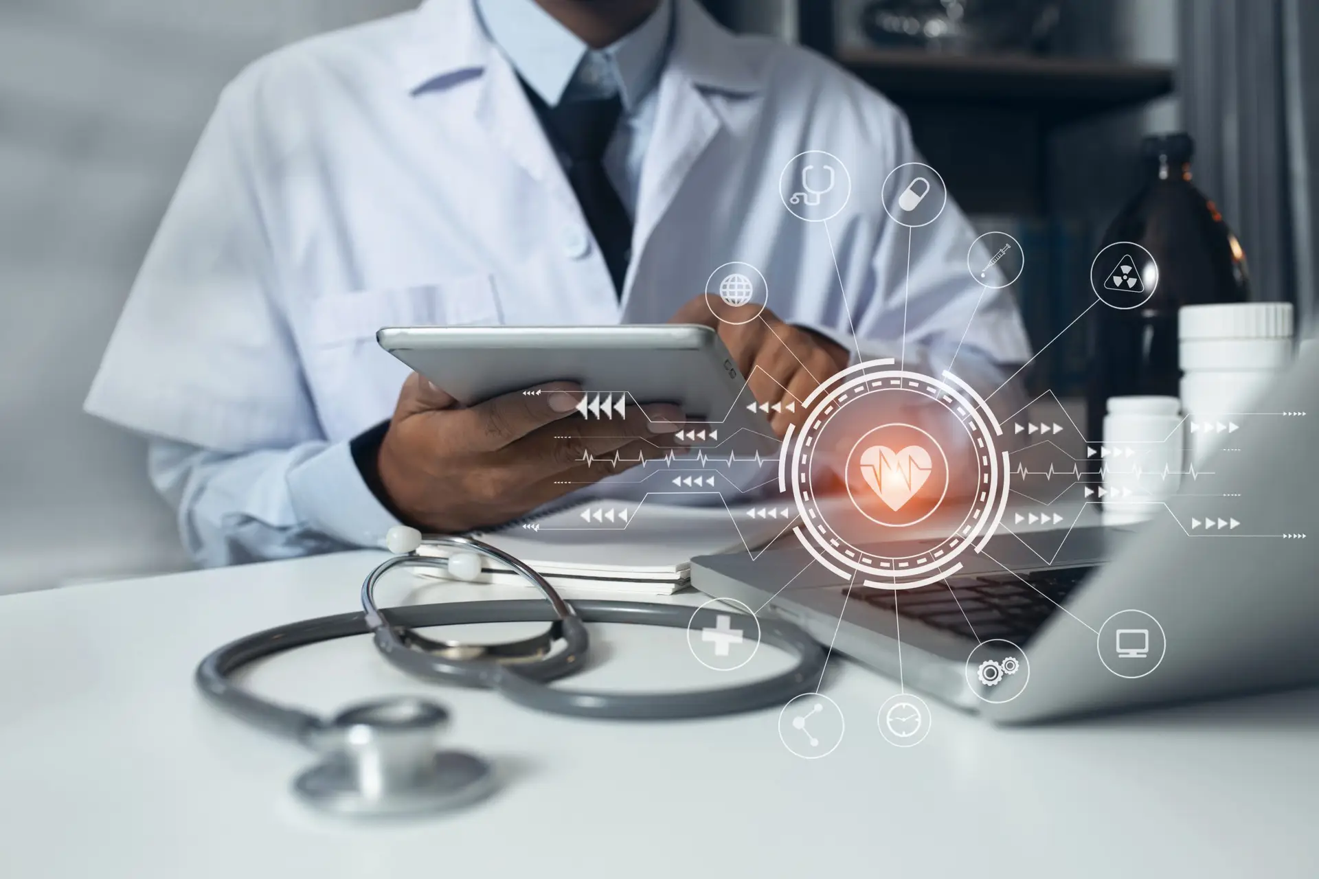 Médecin avec tablette